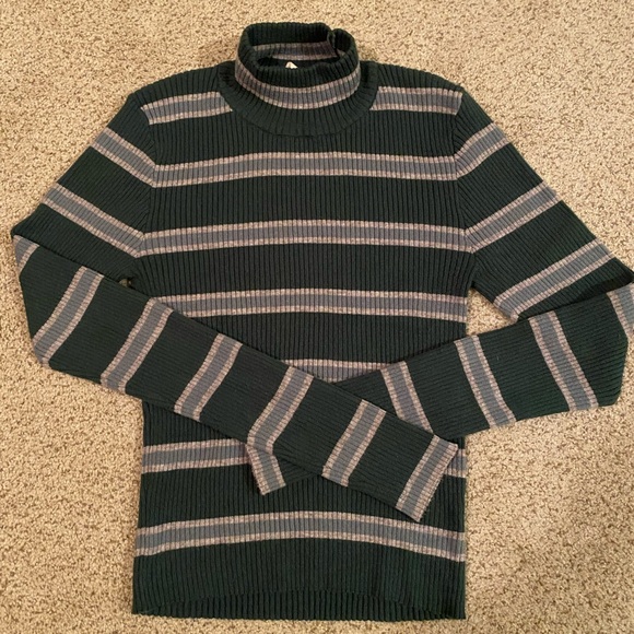 Striped turtleneck sweater by Sky and Sparrow. Size medium - Picture 5 of 10